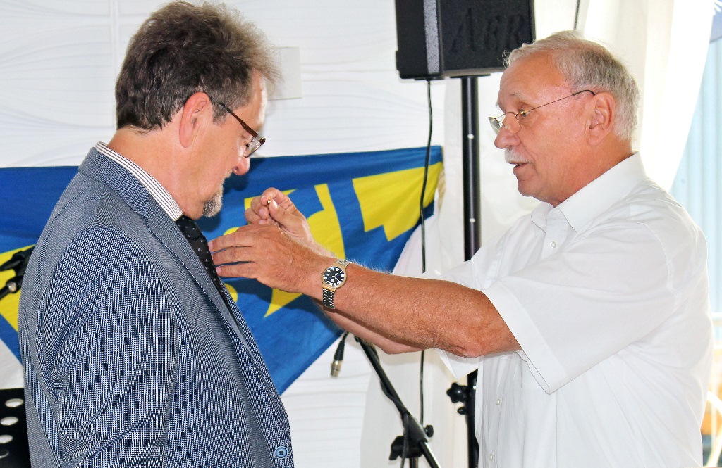 Kreisvorsitzender des Sportbundes Pfalz e.V. ehrte den 1. Vorsitzenden Karl Baierl mit der Ehrennadel in Gold für seine 24-jährige Tätigkeit in dieser Funktion