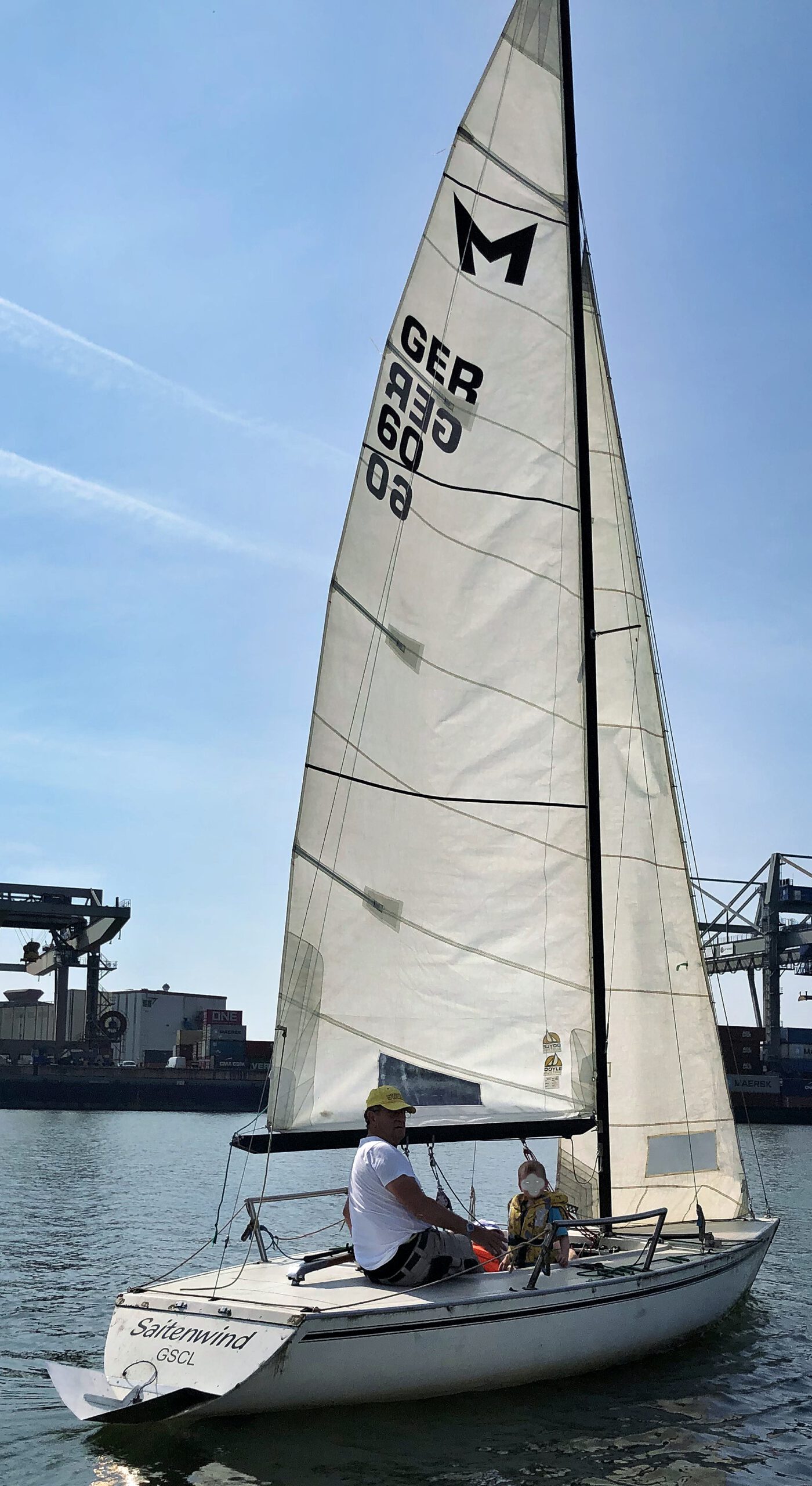 Jung und Alt auf einem Boot bei der 5. Clubregatta