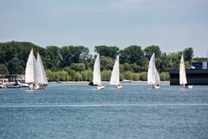 20250705_IMG4494R Mit achterlichem Wind ins große Hafenbecken