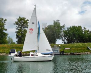 Nach dem Start bei wenig Wind kann man sich gut unterhalten